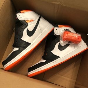 Authentic Jordan 1 Electric Orange SZ 11